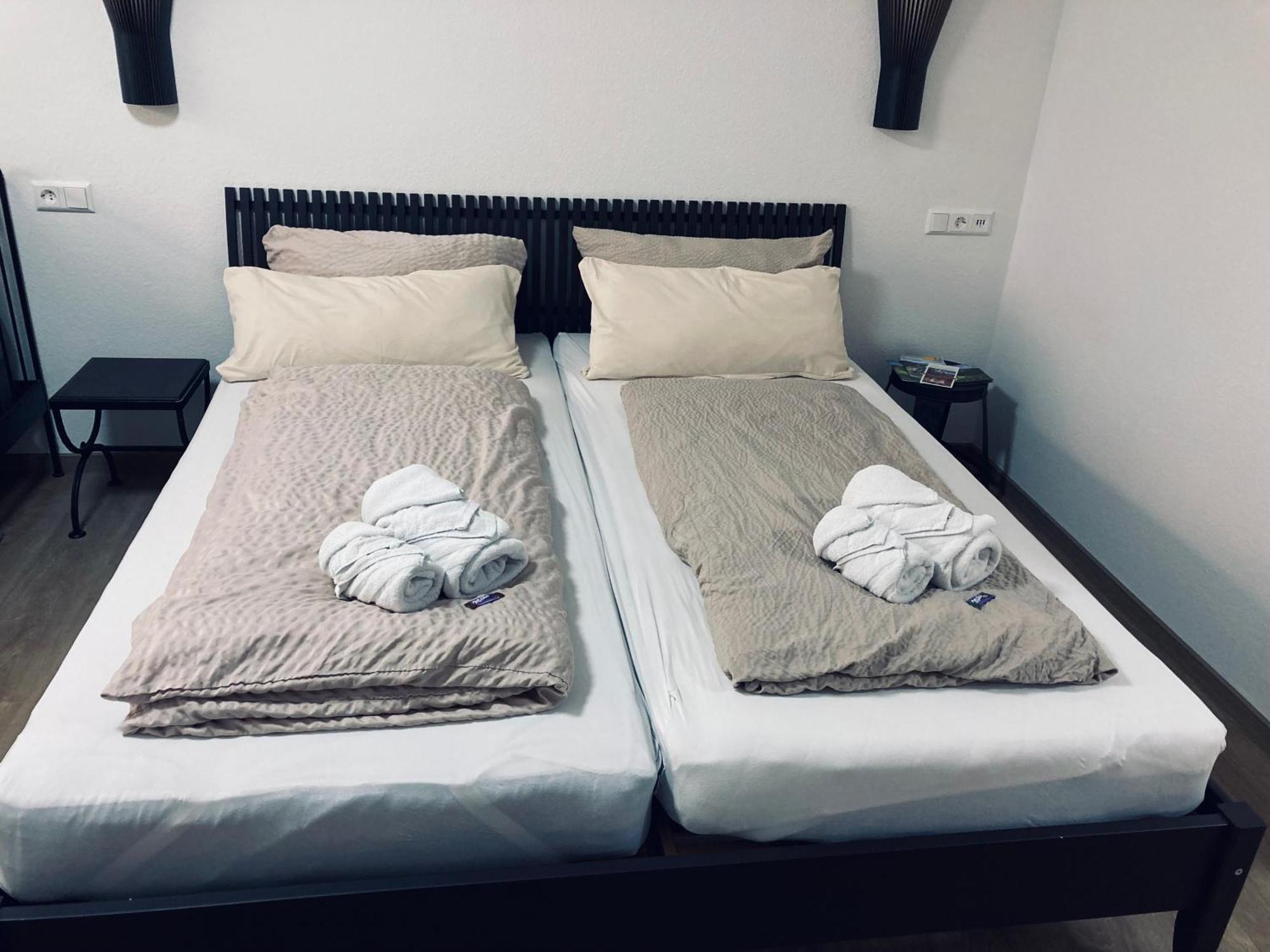 Free Apartment - Ermstal Bad Urach Bagian luar foto