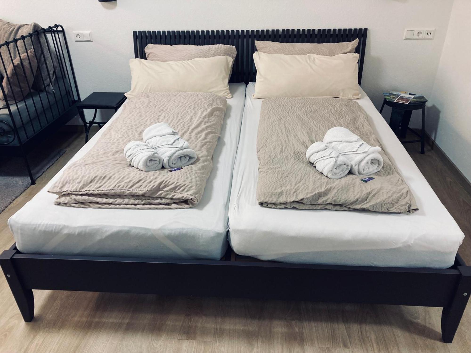 Free Apartment - Ermstal Bad Urach Bagian luar foto