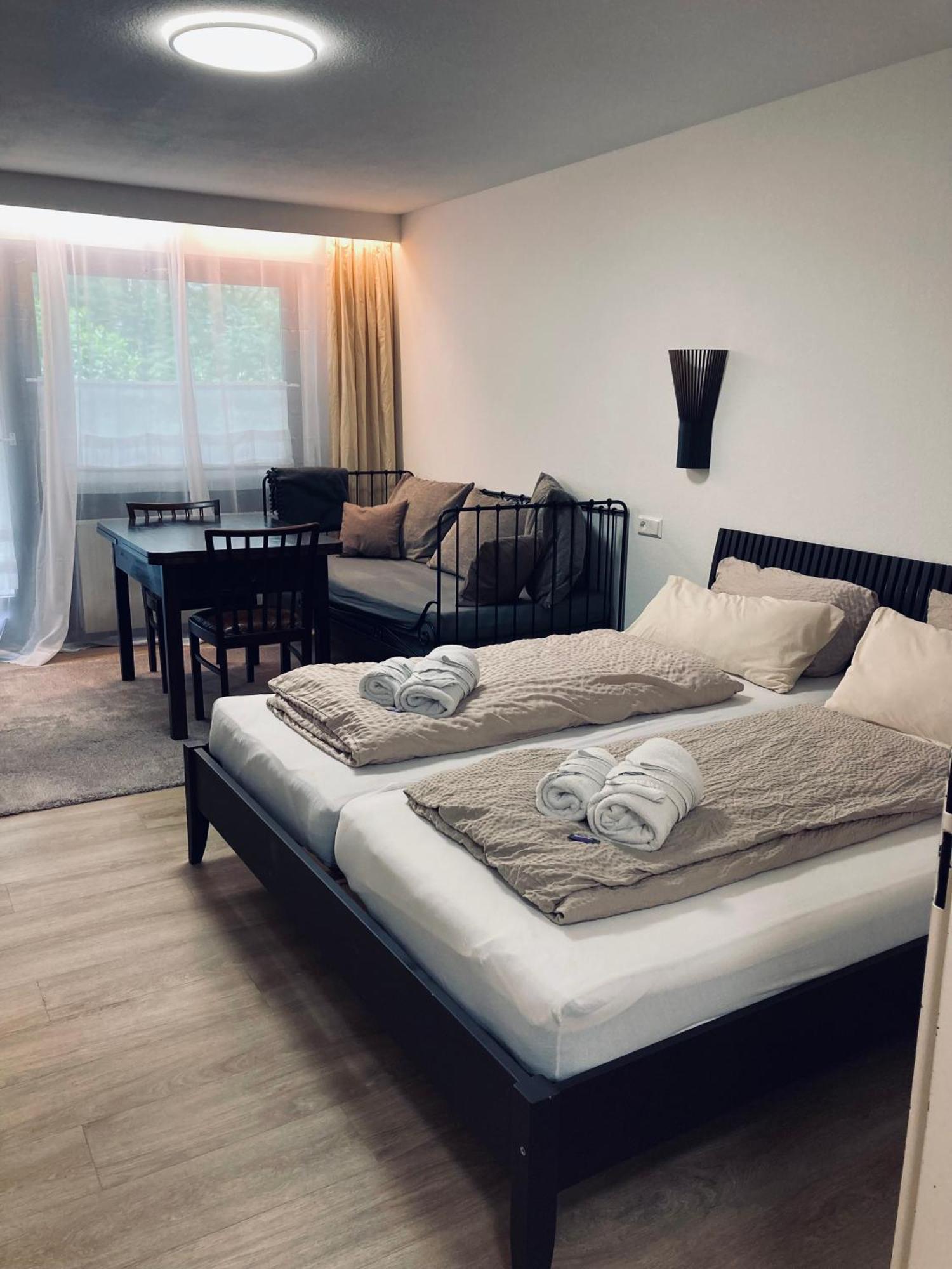 Free Apartment - Ermstal Bad Urach Bagian luar foto