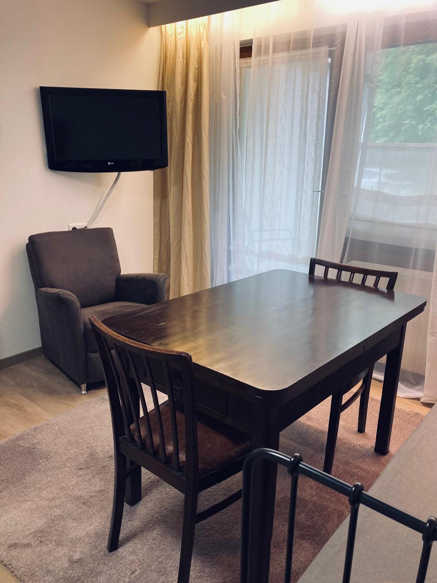 Free Apartment - Ermstal Bad Urach Bagian luar foto