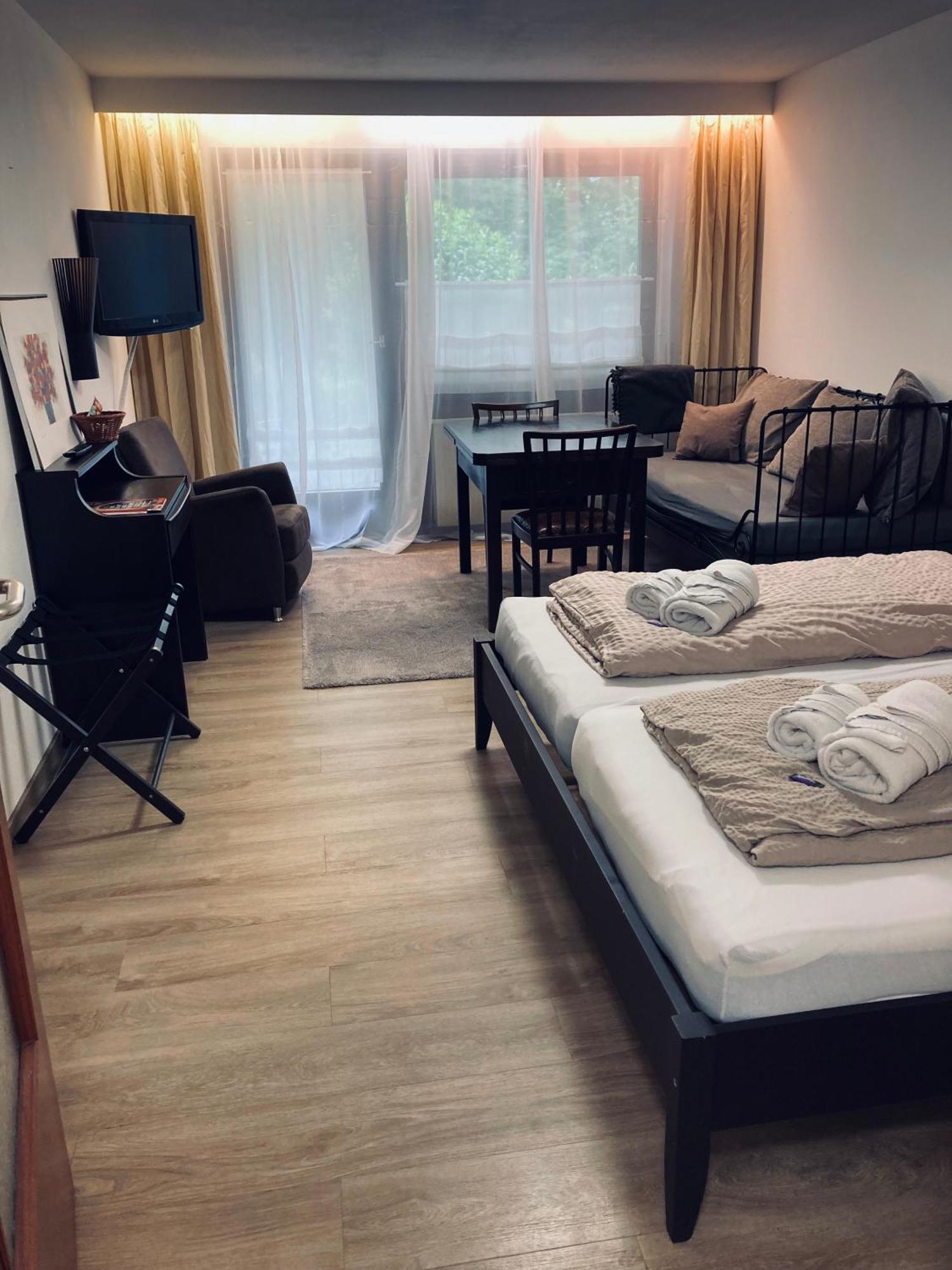 Free Apartment - Ermstal Bad Urach Bagian luar foto
